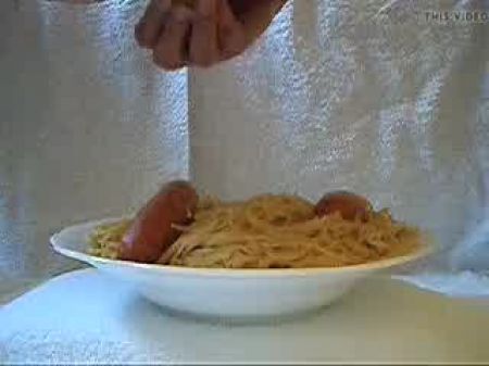 Ich Pinkle In Pasta Und Wurst Masturbat 