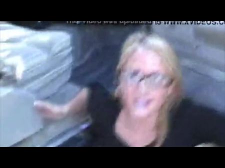 Mujeres que se ríen ante el semen 