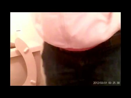 来自浴室中非常毛茸茸的成熟的真正凸轮
