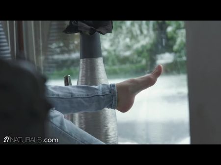 Russian Babe Foot fickt geile Gestüt, bis er abspritzt 