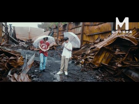 Мать заработала деньги в качестве проститутки для меня 