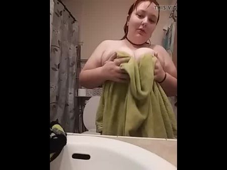 BBW apenas legal juega con 42ddd tetas después de la ducha caliente 