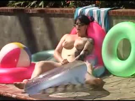 Amateur reife brünette Outdoor -Mastubation & Spritzen 