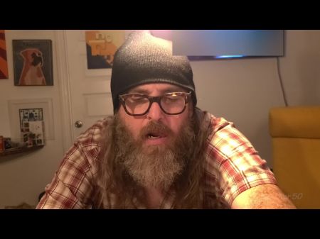 秋天让她的猫剃了我的摩洛伊斯兰解放阵线妻子，我拍摄了我剃光她的猫。我性感的角质妻子需要我帮助