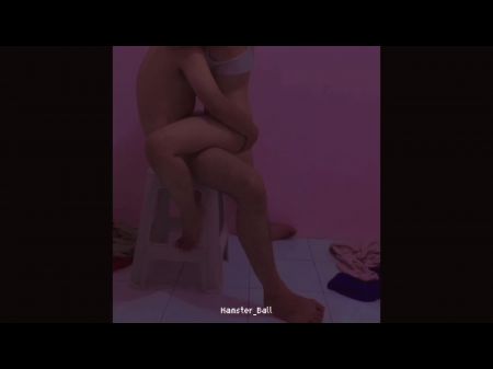 Atrapé a mi amiga en un sexy hijab musulmán desnudo, luego yo 