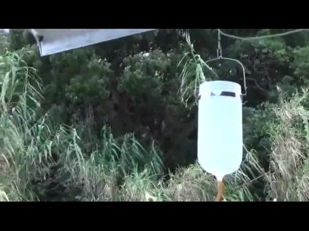 esposa japonesa extrema al aire libre enema 