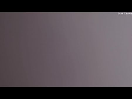 抓住了他年轻的继母自慰。 