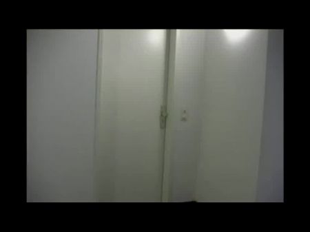 安吉（Angie）获得了她的第一个打屁股