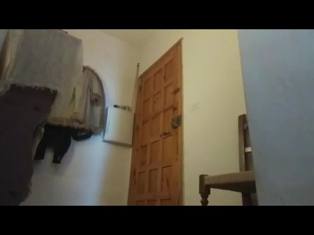 A la mierda mi toalla cae frente al repartidor 