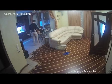 امرأة سمراء مثير ، منتصف الليل الجنس الساخن على طاولة المطبخ ، كاميرا مخفية 