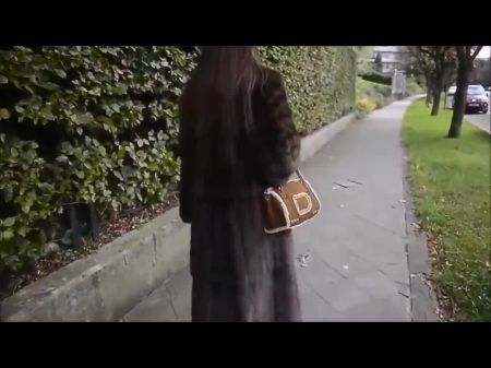 Julie Skyhigh en Sable Fur Coat 