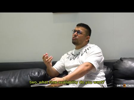 我操我老板的继女在他的背后