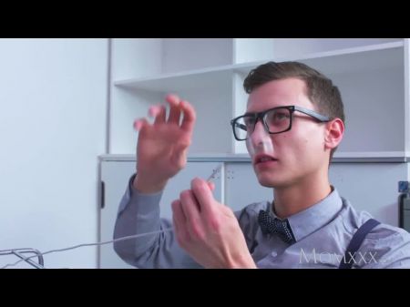 Степень мама блондинка большие сиськи мамаша сосет массивный петух 