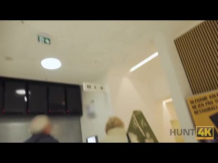 Hunt4k. Mann trifft süße Ingwer in Mall und fickt sie 