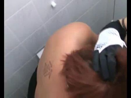 Secretly In Community Toilet .