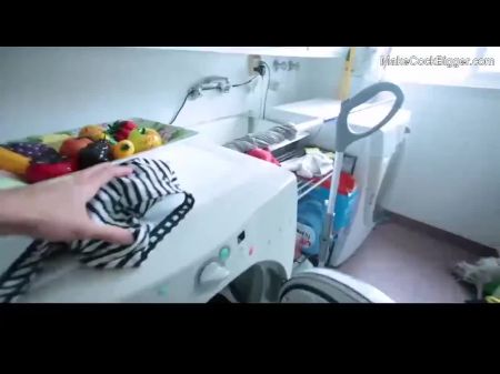 casa de ama de casa milf follada en la cocina. La puta cachonda ama la gran polla 