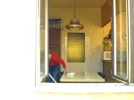 ربة البيت الألمانية البرية تحصل مارس الجنس من قبل لص الديك الكبير 