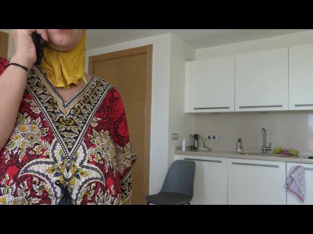 Beurette Arabe a la Chatte Chaude Poilue se Fait Defoncer Par Son Boss Britanique 