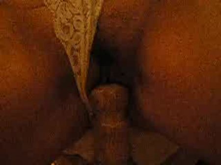 A La Esposa Le Gusta El Poste De La Cama Como Un Gran Consolador ............. 