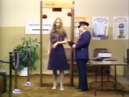 Bizarre Canada , Security Airport