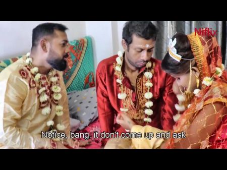 esposa recém -casada fodida pelo marido e cunhado juntos. Um trio hardcore 
