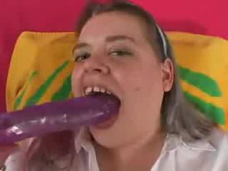 Bbw Butterface Spielt Mit Dildo 