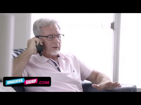 Teen Haley Spaten Und Madi Collins Genießen Ihre Stiefvater 