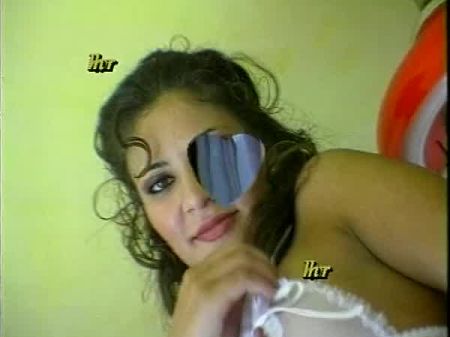 Simo y Marica con coños peludos tienen sexo divertido de lesbianas 