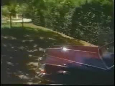 Bridgette Monet é seduzida por seu motorista de limusine e fodida com força na backsit de limusine 