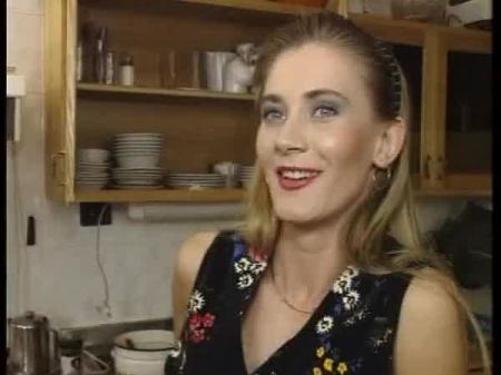 ungarin studiert komunikation sie liebt koerperspra​​che 