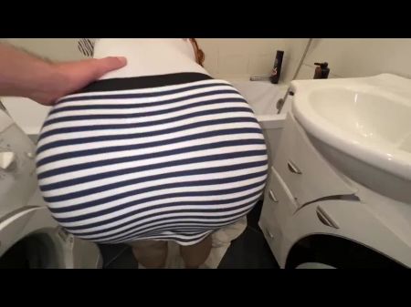 Ich hob den Rock der Milf und beschäftigte mich mit Analsex 
