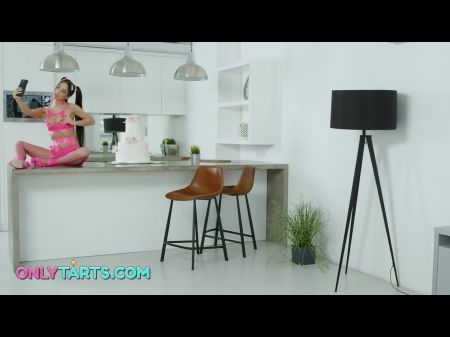 uff ساخنة جدا وجميلة كاما أوكسي مع كس جائع الضيق 