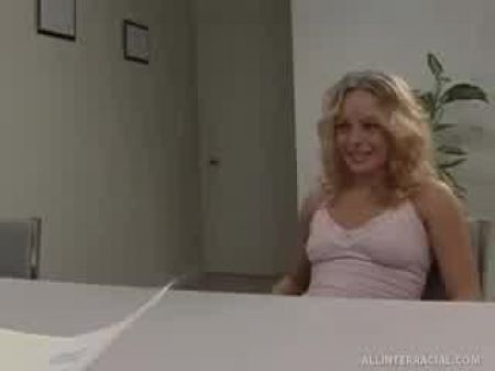 Hot Blonde Fickt Schwarzen Kerl Für Bargeld 