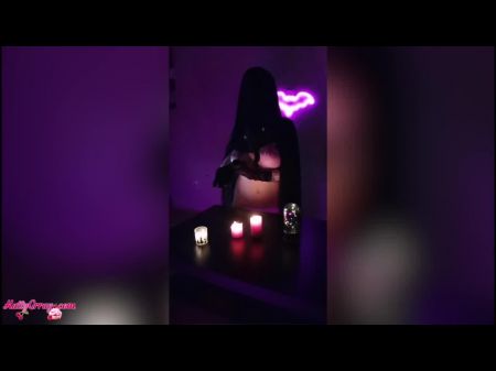 sexy Schlampe saftig zuckend vor der Kamera Halloween 
