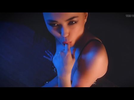 Istripper Girl Li Moon. 