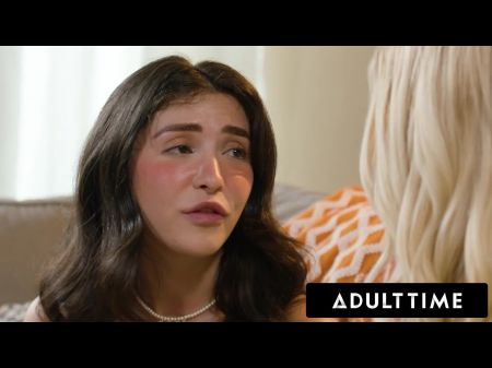 无辜的简·王尔德（Jane Wilde）部落和摩擦clits与性感的女同性恋约会教练