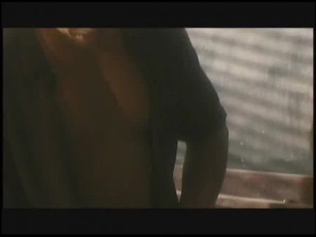 令人惊叹的金发女郎杰西卡·德雷克（Jessica Drake）参加了一个有秘密生活的女大学生的故事