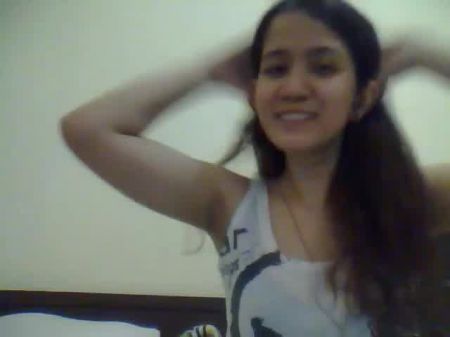 A fofa Philipino MILF mostra peitos para Skype BF P1 
