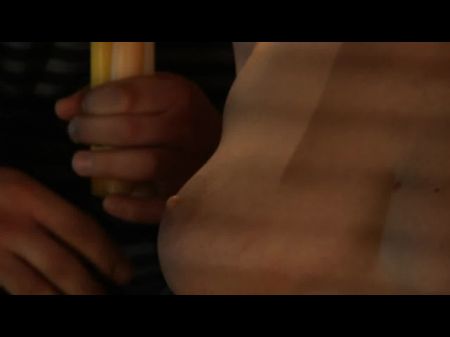 لعبة الألم من أجل سعادته. 