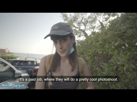 - Spanisch Babe Caomei entfernt ihre Maske für den Schwanz 