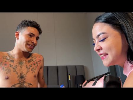 Грудастая массажная терапия снимает боль в колене, массируя мой член Даниэла Гомес и Тиаго Лопес 