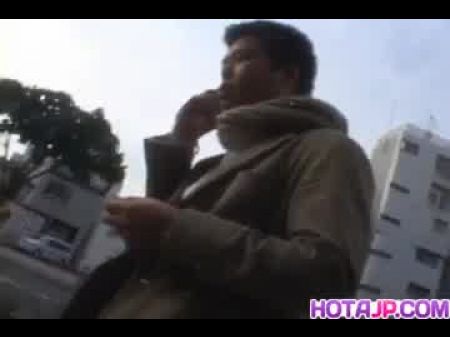 玛丽亚·奥扎瓦（Maria Ozawa）展示了她的热乳沟户外