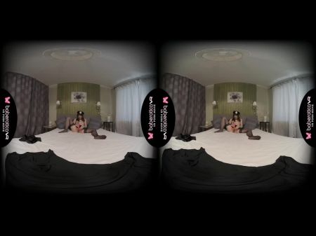 Solo, Gal Monica, está se masturbando com um vibrador em VR 