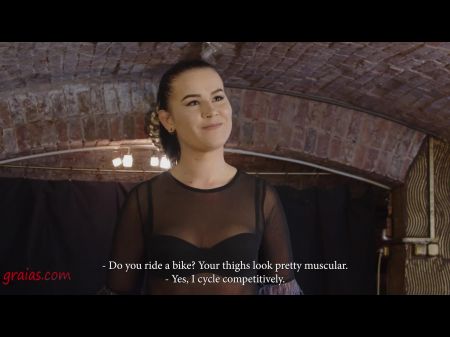 Neues Mädchen ist bestrebt, gut unterwürfig zu sein 4K Porno 