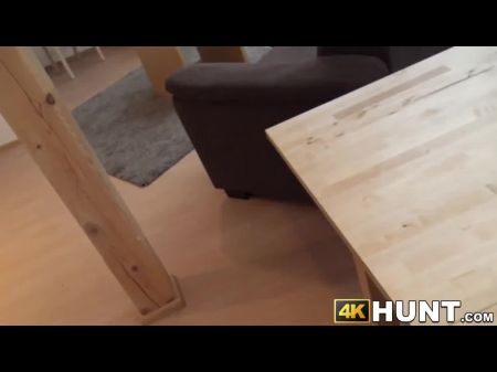 زوجة تغش على صديقها الوقواق مع ديك أكبر بكثير 