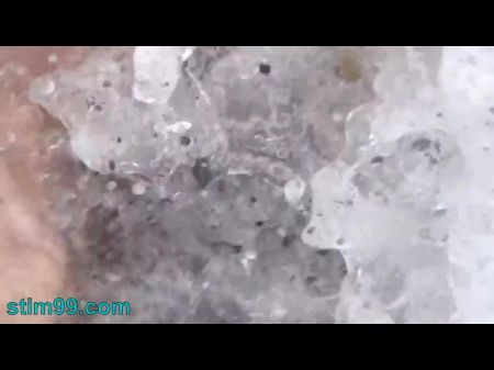 Masturbation mit Stein in Arsch und Muschi am Nudist Beach 