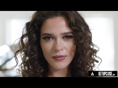 Las Tetas Naturales De Cerca Victoria Voxxx Quieren Ser Azotadas Y Folladas Con Fuerza Por Su Seductor Amante 