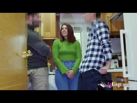 in der Stadt verloren? Rosie löst ihre Probleme mit einem Dreier 