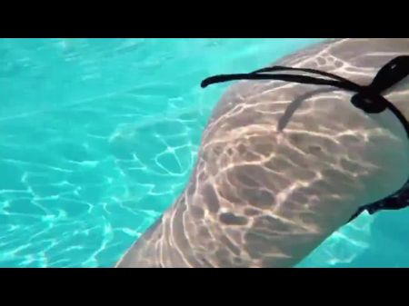 Grandes momentos en grandes tetas bajo el agua 6 