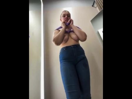 Verdammter Anal In Der Öffentlichkeit Und Cumming. Nahaufnahme Fingern 